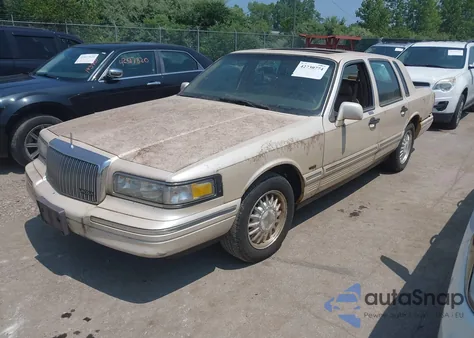 1996 Lincoln Town Car Sgn/Dmnd Anv/Cypress/Jn из США, поврежденный, VIN 1LNLM82W8TY707897